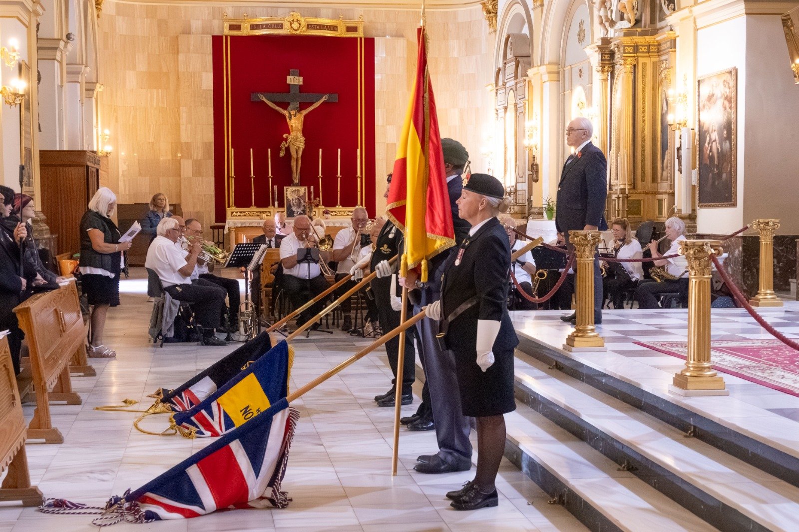 Father Richard Seabrook leads the Remembrance Mass at Torrevieja’s Parroquia de la Inmaculada Concepción on Poppy Day 2025