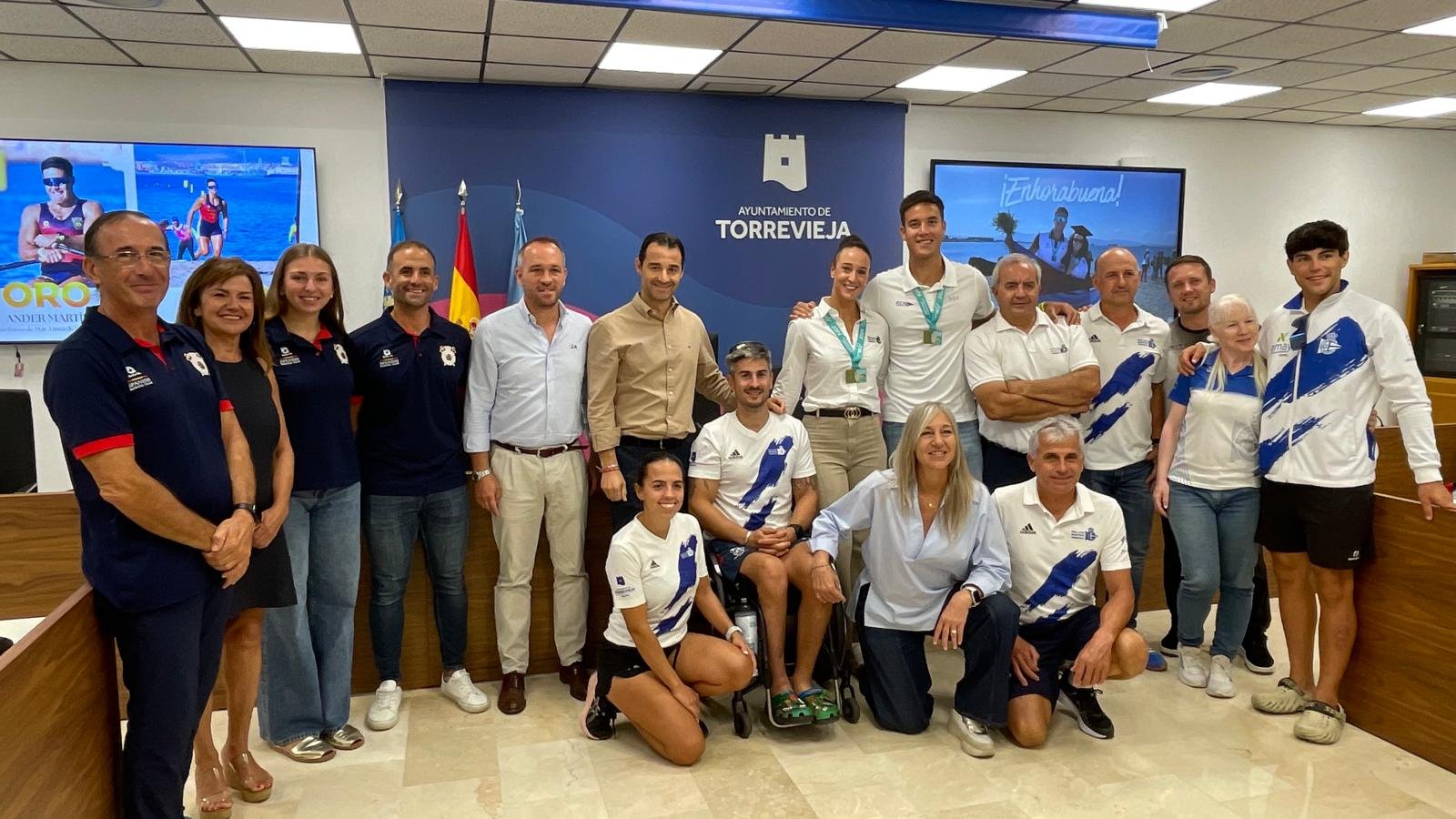 Mayor Eduardo Dolón receives Ánder Martín and Esther Briz after their European titles